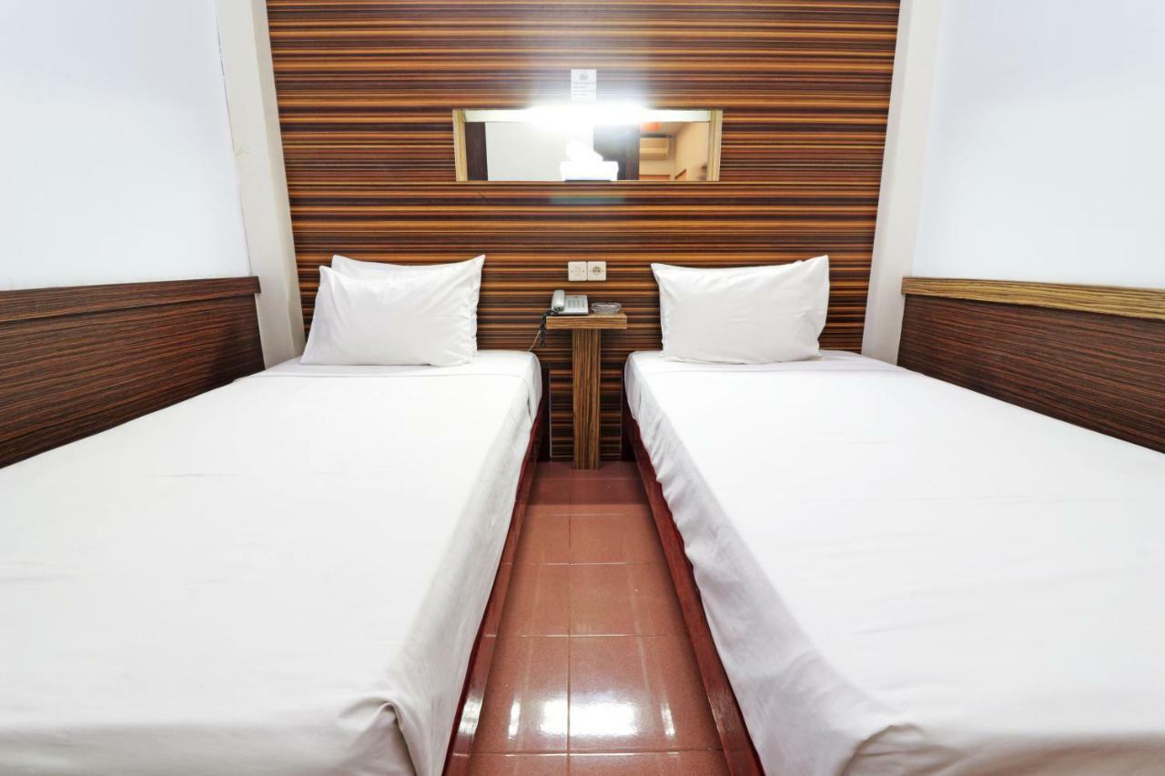 Mutiara Sari Hotel Makassar Exterior photo